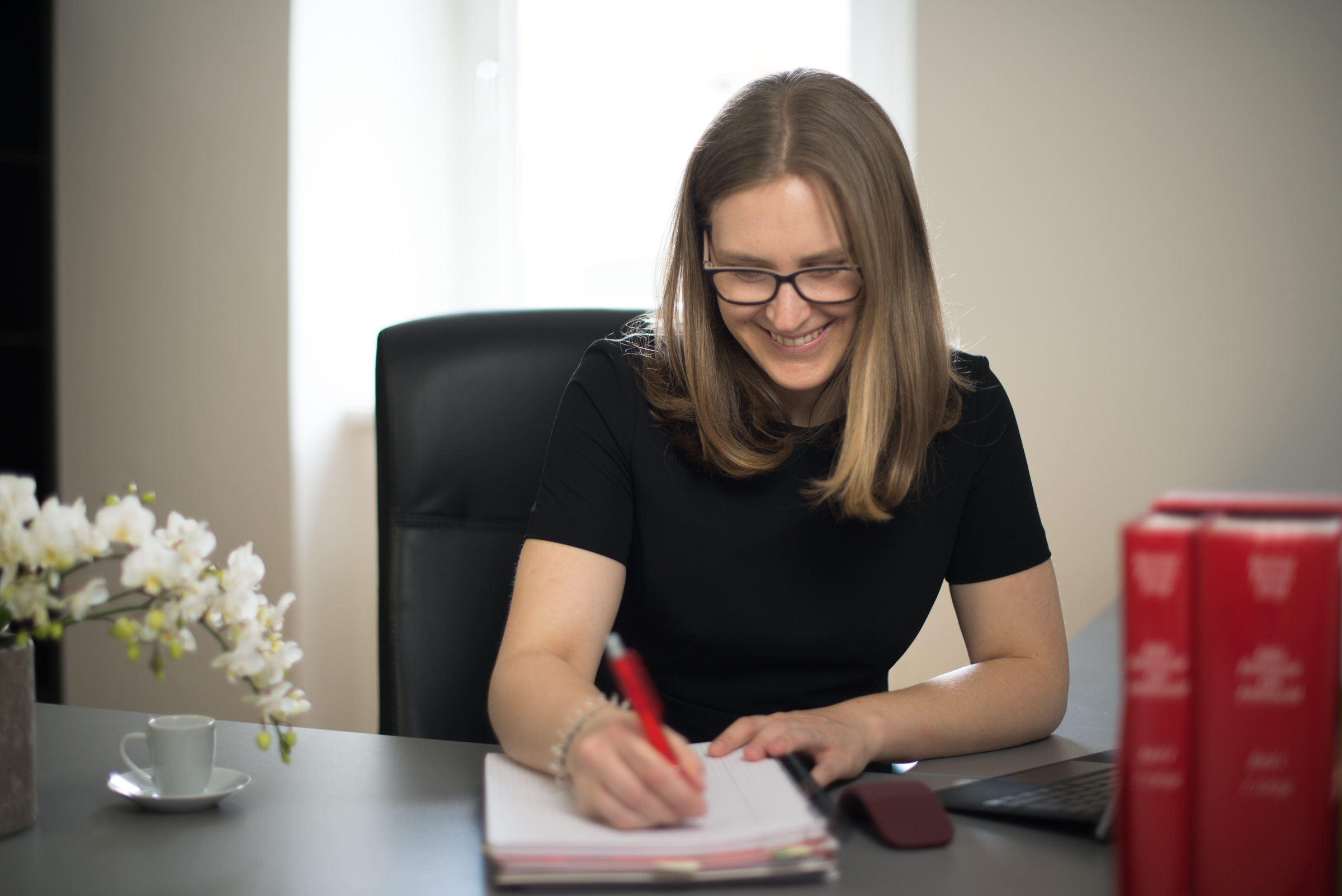Rechtsanwalt Innsbruck Mag. Anna Spiegel! Der Rechtsanwalt aus Innsbruck für Arbeitsrecht, Gesellschaftsrecht und Schadenersatz. Rechtsanwaltskanzlei im Raum Innsbruck und Tirol! Mag. Anna Spiegl mit Sitz in mitten der Tiroler Landeshauptstadt Innsbruck, bietet Unterstützung in Rechtsfragen in allen Bereichen. Insbesondere aber im Arbeitsrecht für Arbeitnehmer und Arbeitgeber. Rechtsanwälte Innsbruck, Mag. Anna Spiegl. Die Rechtsanwaltskanzlei Spiegl für Arbeitsrecht in Innsbruck unterstützt Arbeitnehmer und Arbeitgeber.